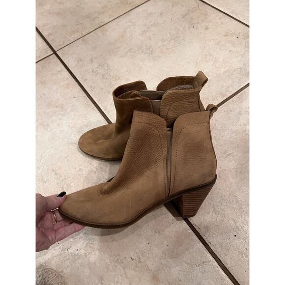 Lucky Brand Tan Jana Leather Suede Ankle Booties Size 8 Western Boho Classic - Picture 1 of 9